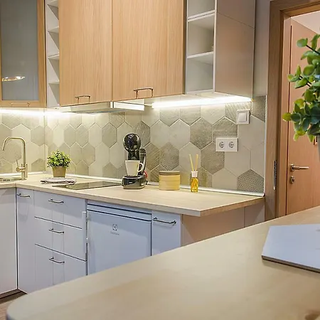 Hexagon Apartment *