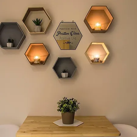 Hexagon Apartment *