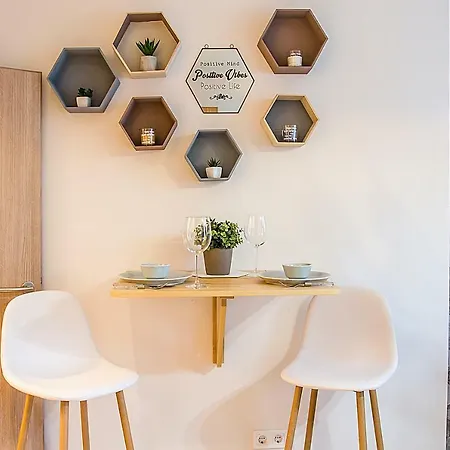 Hexagon Apartment *